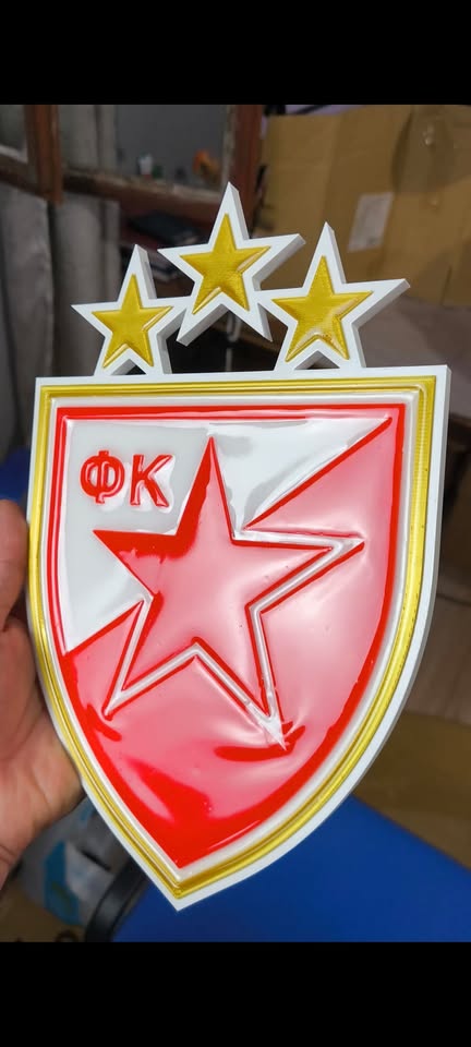 3D štampan fudbalski grb u više boja